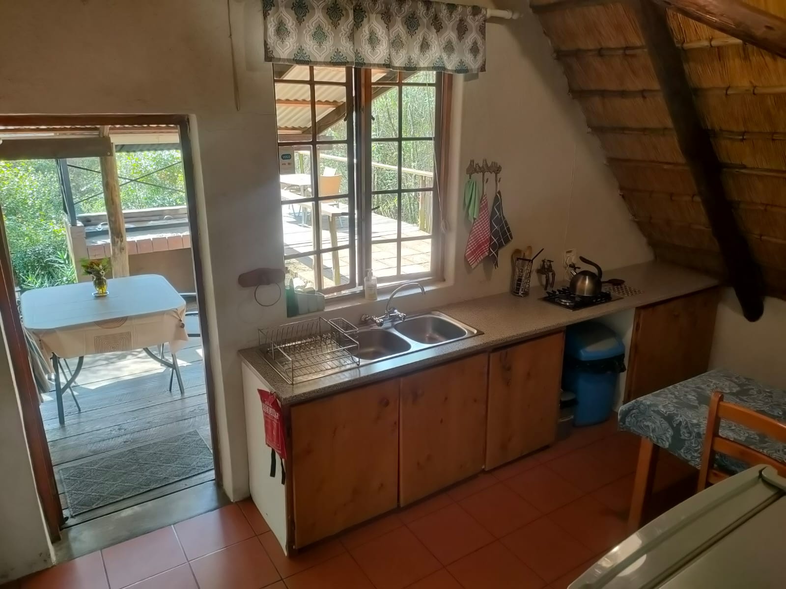 Ingwe cabin kitchen